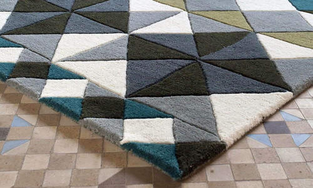 How can hand Tufted Carpets be chosen to accommodate heavy furniture and equipment without compromising durability